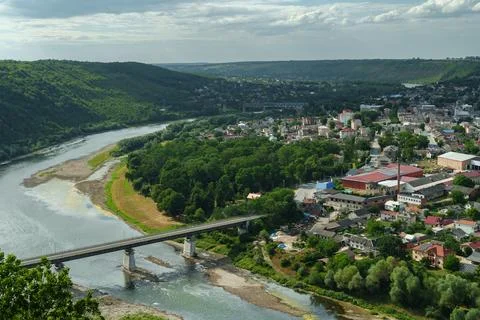 Beautiful high-angle panoramic view of Zalishchyky town nestled. Stock-Fotos