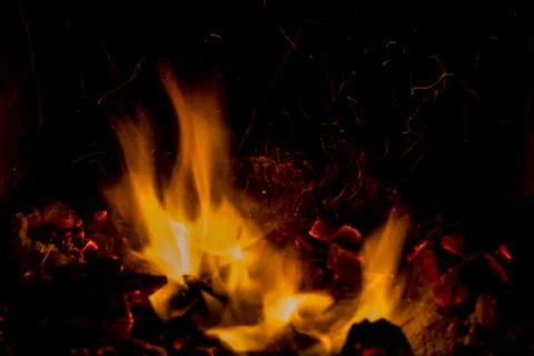 A beautiful horizontal texture of a burning fire on a black background with Foto stock