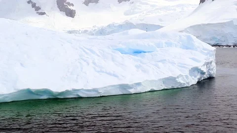 Beautiful iceberg in Antarctica 스톡 동영상 90308560