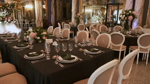 Beautiful Interior Of The Restaurant With Tables And Decor Of Flowers. Video stock 109226853