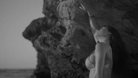 Beautiful it model in a swimsuit posing in the sea Video stock 201777420