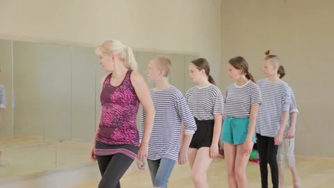 Beautiful kids learn pantomime at pantomime theater. Stock Footage 139117977