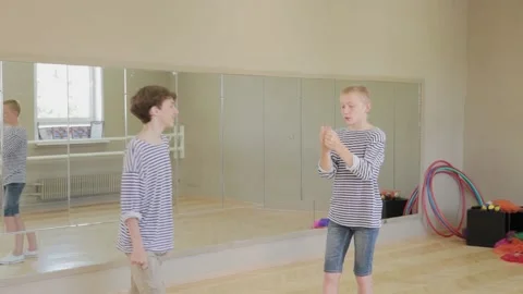 Beautiful kids learn pantomime at pantomime theater. Stock Footage 139118672