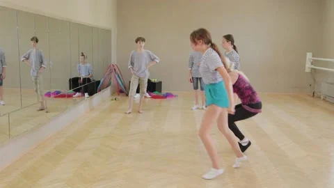 Beautiful kids learn pantomime at pantomime theater. Stock Footage 139118940