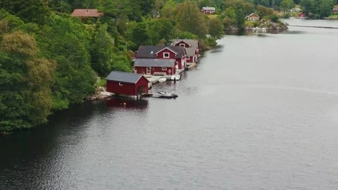 Beautiful lake view with charming red cabins in summer 스톡 동영상 320266964