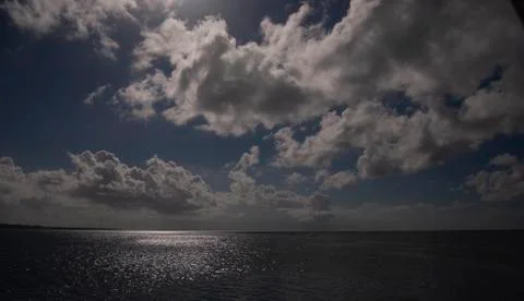 Beautiful landscape with dramatic cloud reflection sunlight on the water Foto stock