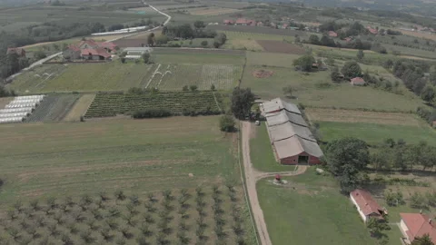 Beautiful landscape from a height on the fields and houses Vídeo Stock 138576715