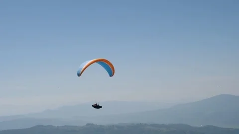 Beautiful landscape with paraglide. Vídeo Stock 79367700
