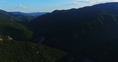 Beautiful Landscape River In Mountain Range Crevice Tiny Road Fishing Grounds 库存影片 289415246