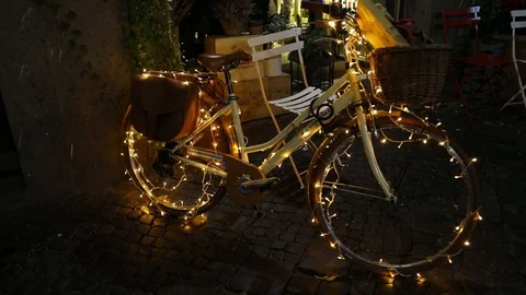 Beautiful light decorations on a bicycle during Christmas time in Rome, Italy Video stock 99932121