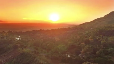 Beautiful light of the sun in the evening. 動画素材 58304855