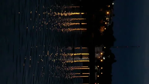 Beautiful lights reflection in water at night. 스톡 동영상 91177657