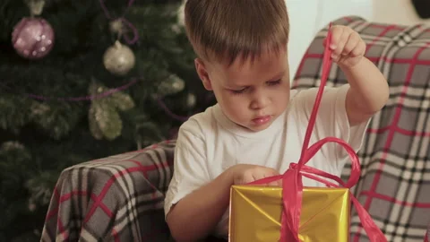 Beautiful, little boy opens his Christmas gift Vídeo Stock 112193295
