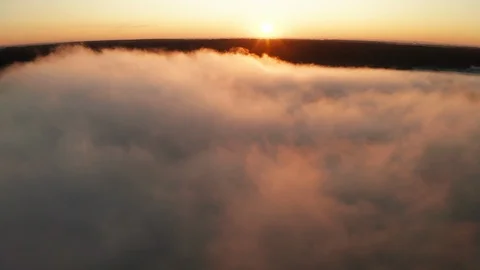 Beautiful misty dawn in the spring on the river. Stock-Footage 116597286