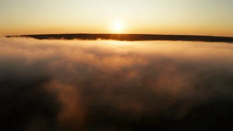Beautiful misty dawn in the spring on the river. Video stock 116598535