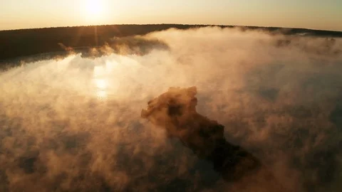 Beautiful misty dawn in the spring on the river. Video stock 116600907