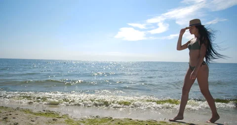 Beautiful mixed race model with very long black hair posing on a beach 스톡 동영상 141656953