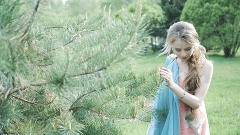 Beautiful model flirt in the forest. Slow motion 库存影片 76296352