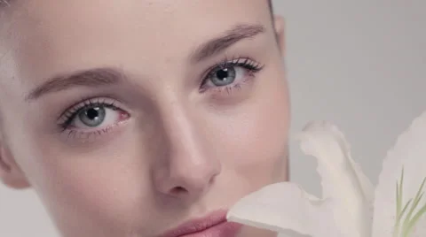 Beautiful model with flower Stock-Footage 49541654