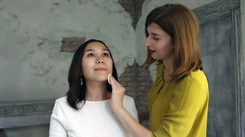 Beautiful model gets a professional makeup done by a visagist. Super video Stock Footage 65206683