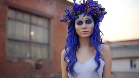 Beautiful model girl with creative make-up for Halloween in the style of corpse 库存影片 97172152