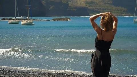 Beautiful model showing her backside pose 스톡 동영상 106060806