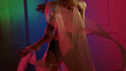 Beautiful model slowly dancing indoor. Video stock 100824923