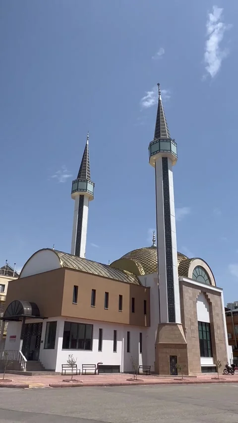 Beautiful modern mosque Stock Footage 337049734