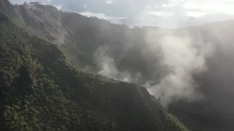 A beautiful mountain with its clouds, a mountain that breathes 库存影片 238695765