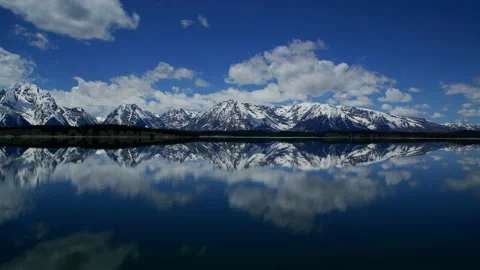 Beautiful mountain lake 스톡 동영상 131892123