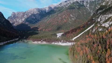 Beautiful mountain lake surrounded by trees in autumn 스톡 동영상 320303974