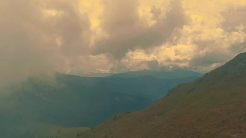 The beautiful mountain landscape on the cloud stream background Video stock 115484508