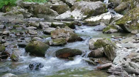 Beautiful mountain river flowing down through the rocks. Stock-Footage 12568085