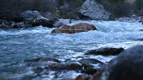 Beautiful mountain river stream Vídeo Stock 251879506