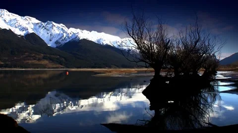 Beautiful mountain scene reflected in lake water. Video stock 7767953