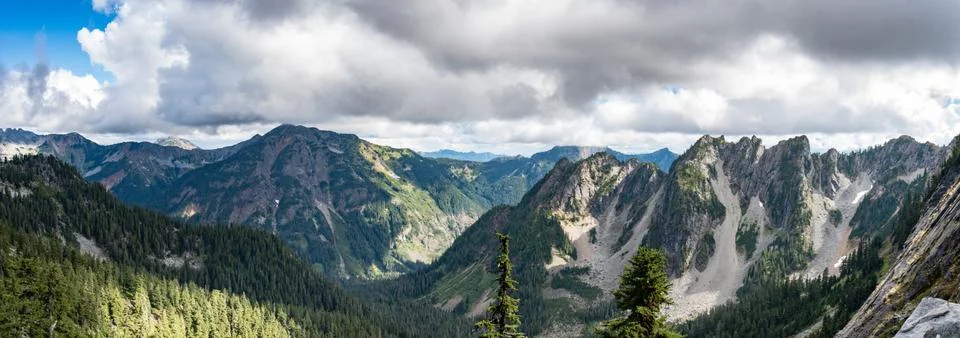 Beautiful mountain view with a cloudy sky on the background Stock-Fotos