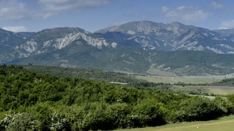 Beautiful mountains and clouds Stockbeeldmateriaal 62403566