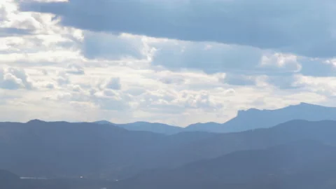 Beautiful mountains landscape and dramatic cloudy sky Vidéo 201523152