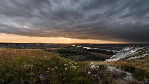 Beautiful movement of the clouds over the chalk hills.  Timelapse. 4K UHD 스톡 동영상 114287037