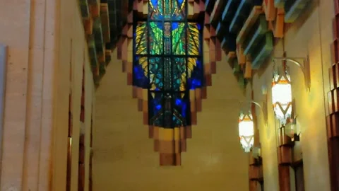 Beautiful Native American-themed elevator lobby in Detroit's Guardian Building Vídeo Stock 138330189