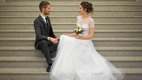 Beautiful newlywed couple posing in the chic expensive indoor on the steps Video stock 102615241