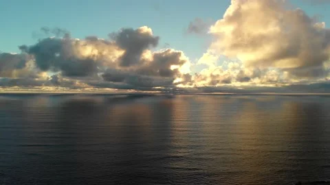 Beautiful Ocean and Sunset Stockbeeldmateriaal 221375552