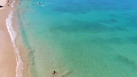Beautiful ocean color Stock Footage 138528340