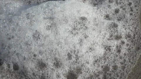 The Beautiful Ocean Foam and Bubbles at the Seashore Create a Refreshing 스톡 동영상 296895452