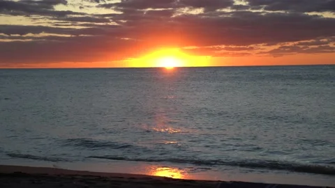Beautiful Ocean scene with sun setting Stock Footage 140996455