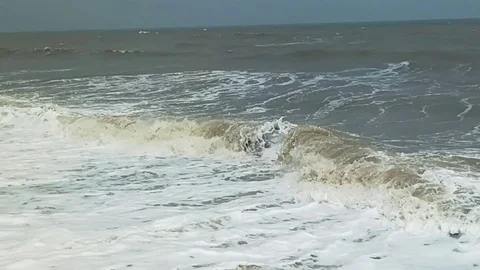 Beautiful Ocean Waves in Slow Motion 動画素材 108316771