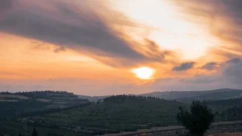 Beautiful orange sky with moving clouds and sun go down. Time lapse shot in 스톡 동영상 106808013