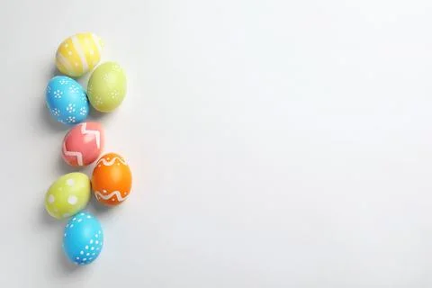 Beautiful painted Easter eggs on white background, top view 库存照片