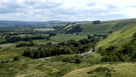 Beautiful panoramic view of Castleton village in Hope Valley Vídeo Stock 168620768