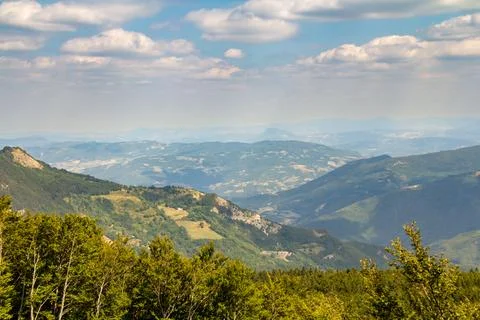 Beautiful panoramic view in summer on Monte Cimone near Lake Ninfa. Landscape of Foto stock